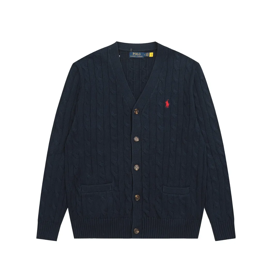 🅿️270 "Top quality" Style number: DS013# [Ralph Lauren V-neck solid color pony embroidered logo twist knitted cardigan] ✅Ralph Lauren classic basic versatile all-season couple knitted cardigan jacket ✅Main supplier platform live broadcast Wholesale entity Replacement if out of stock No removal from shelves ✅ZP quality 1:1 version Scan the code to enter the GF website Counter quality ✅Detailed quality The only one in Guangzhou Imported quality cotton yarn Focusing on high-end, cost-effective, good quality, needless to say. ✅The version is restored to the original. The maximum size can be worn up to 200 pounds. Loose, comfortable and stress-free. ✅The upper body is simple and easy to match. A must-have for ootd. Good-looking clothes are never picky. A must-have for couples with the same style. Size: S-XL. Color: black, navy, off-white, gray, light blue, khaki.